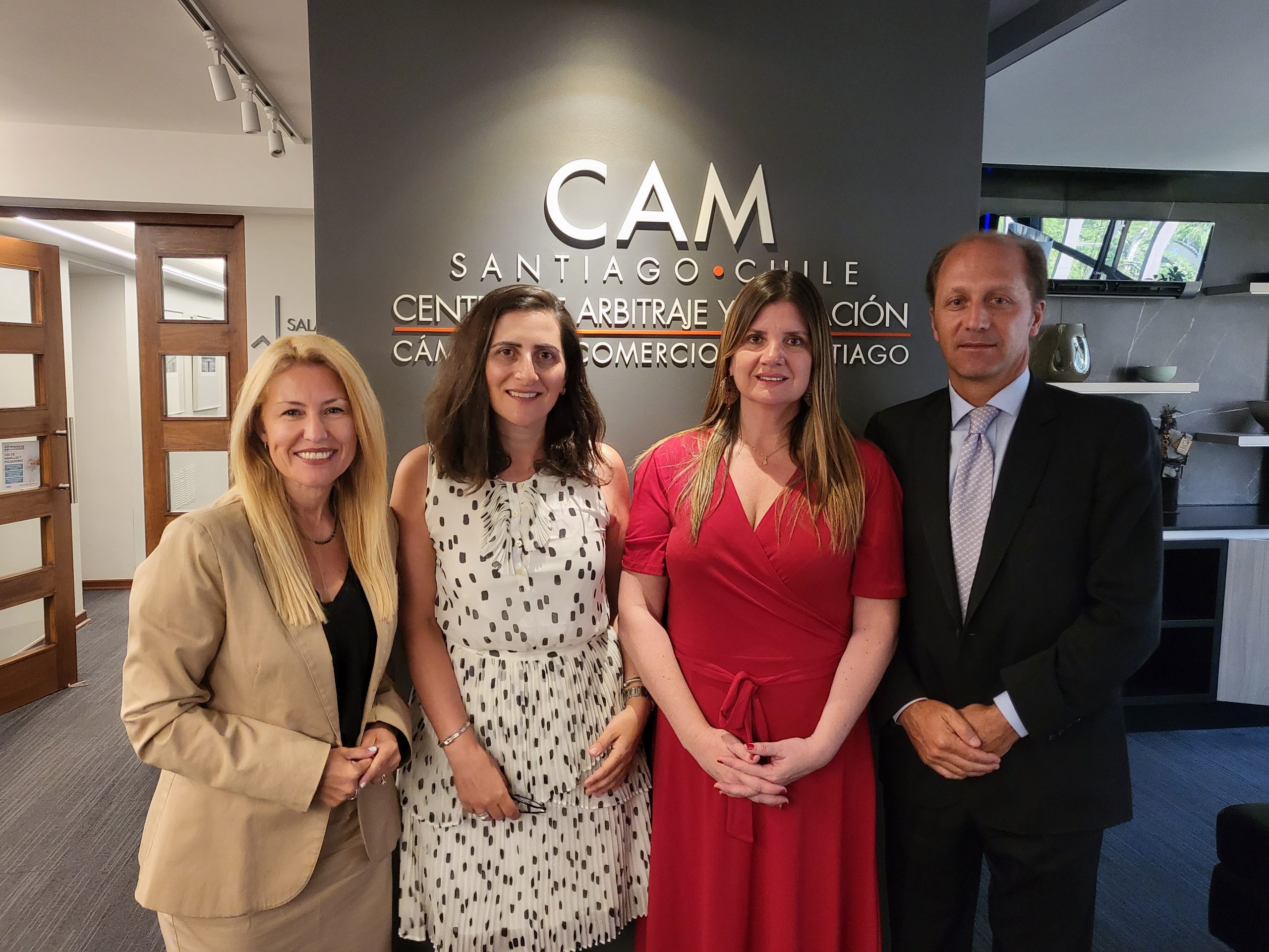 Fabiola García Waak y Ricardo Riesco Eyzaguirre asumen como nuevos Consejeros del CAM Santiago