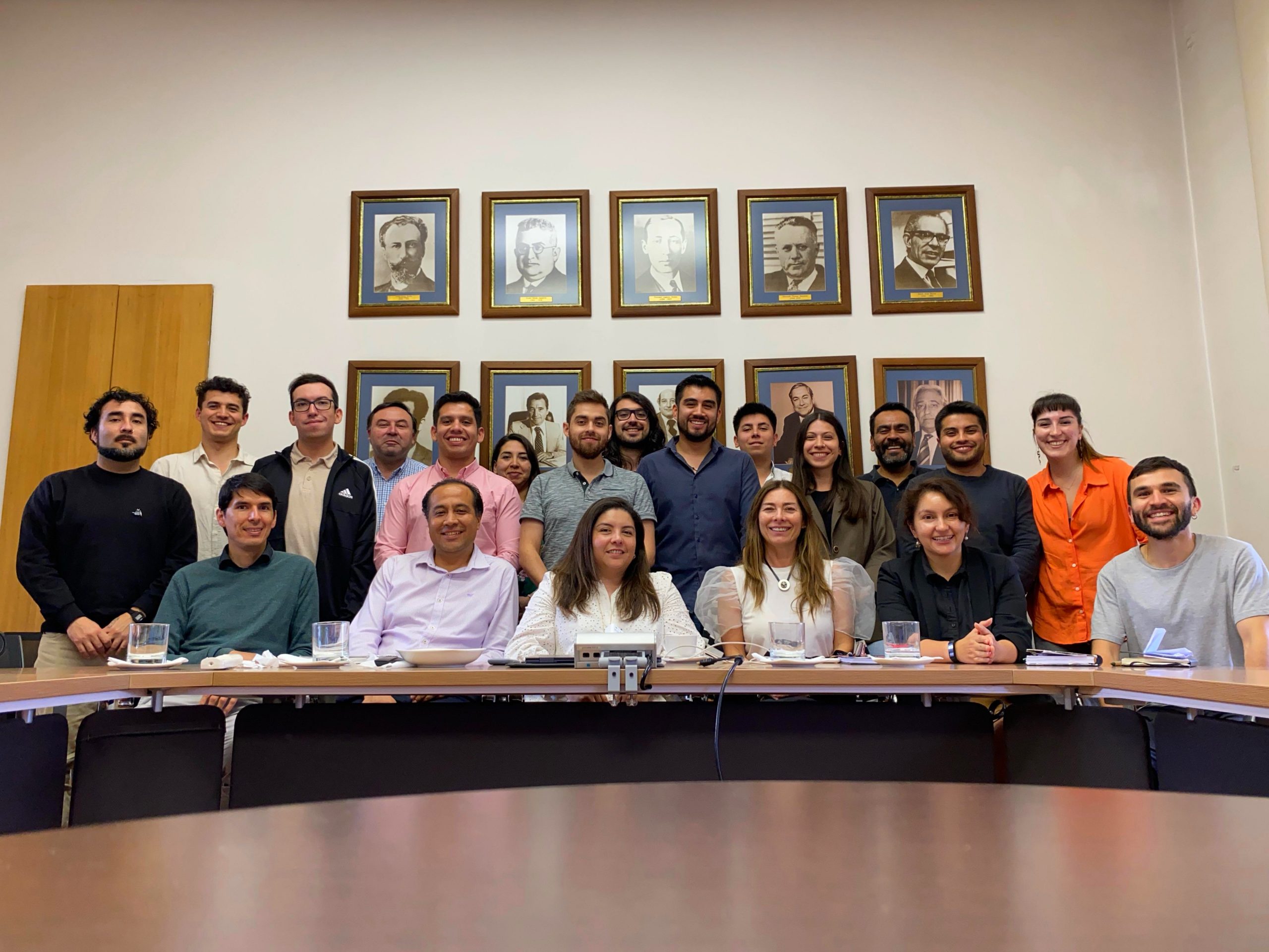 Laura Aguilera imparte charla en el Centro de Investigación, Desarrollo e Innovación de Estructuras y Materiales (IDIEM) de la Universidad de Chile