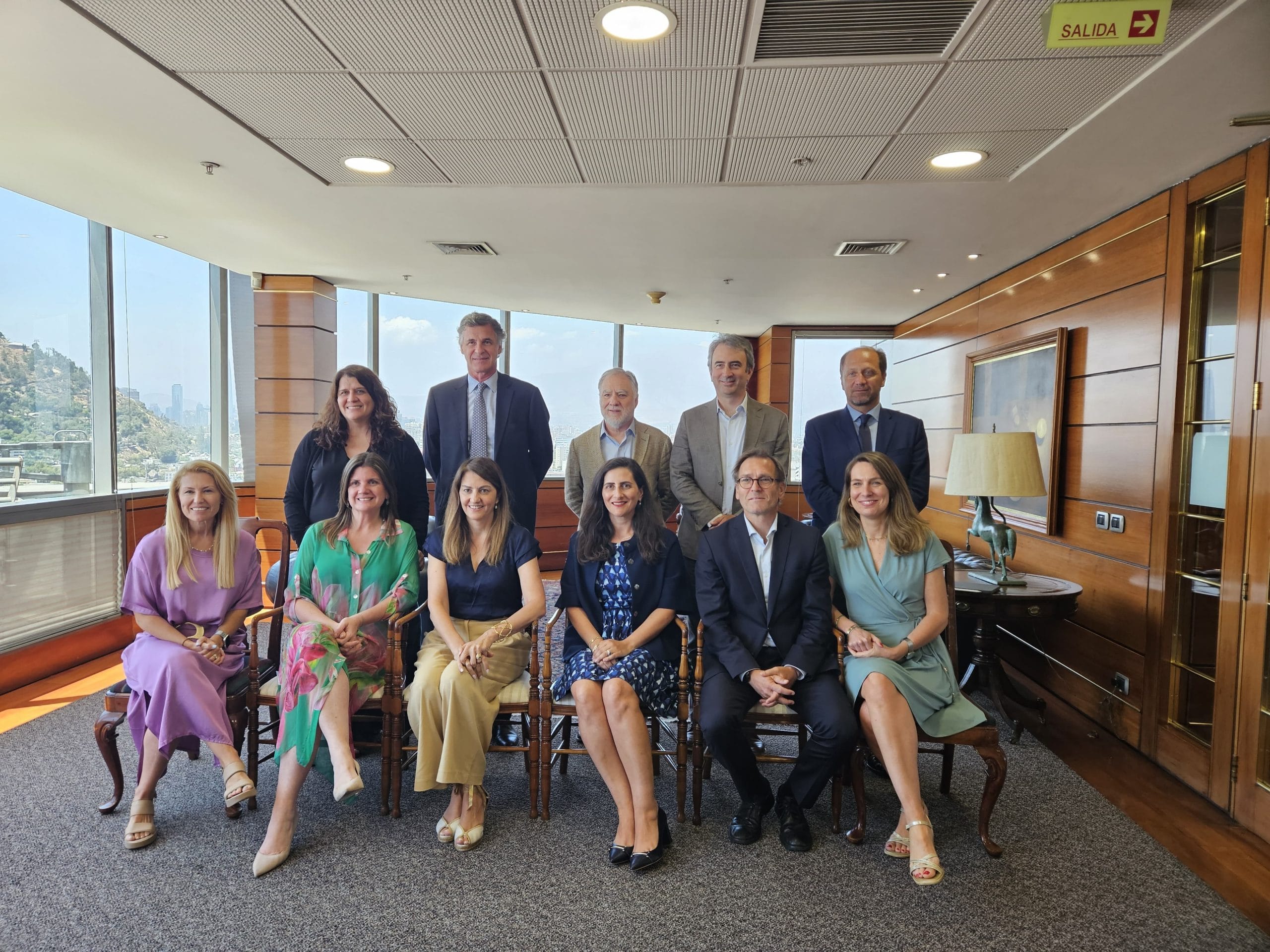 Consejo Pleno del CAM Santiago analiza proyecciones para el 2024 y reconoce a Directora Ejecutiva