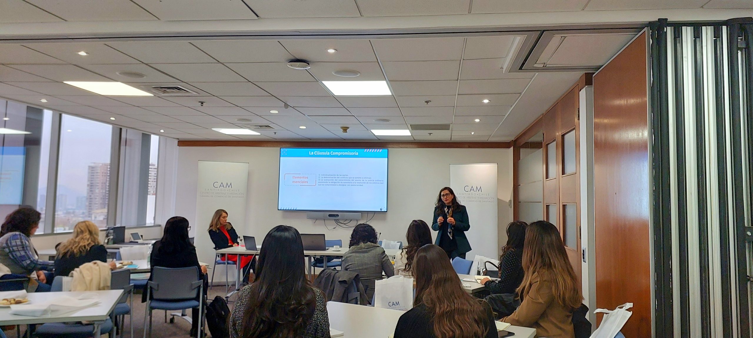 El CAM Santiago realiza Conversatorio sobre Cláusulas Efectivas de Solución de Controversias para Abogadas In-House Chile