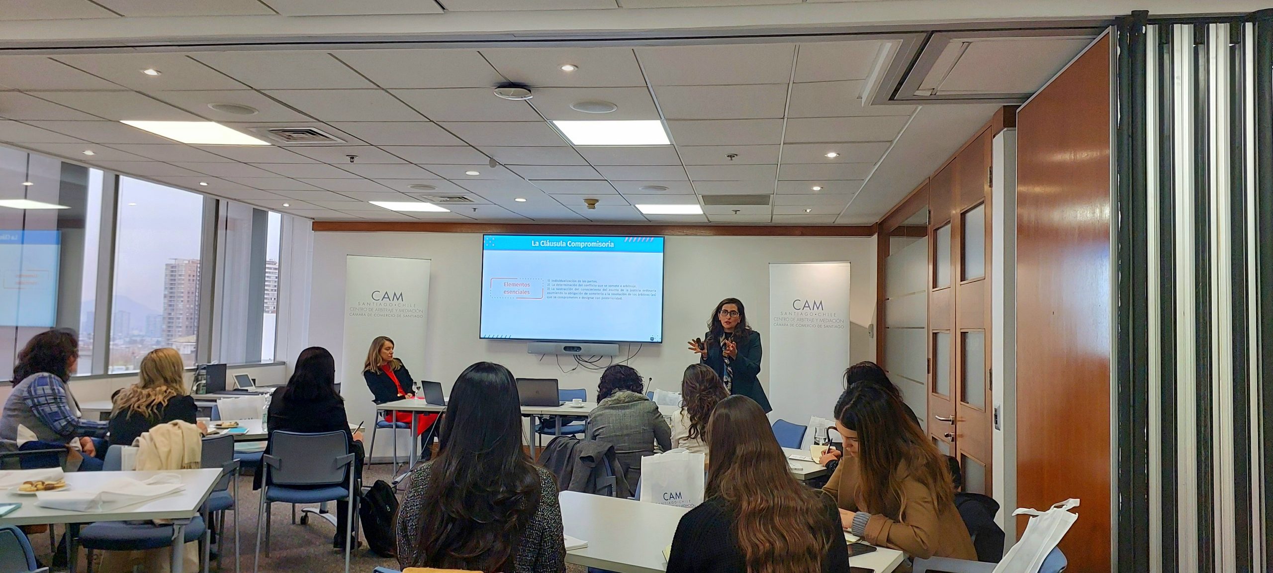 El CAM Santiago realiza Conversatorio sobre Cláusulas Efectivas de Solución de Controversias para Abogadas In-House Chile
