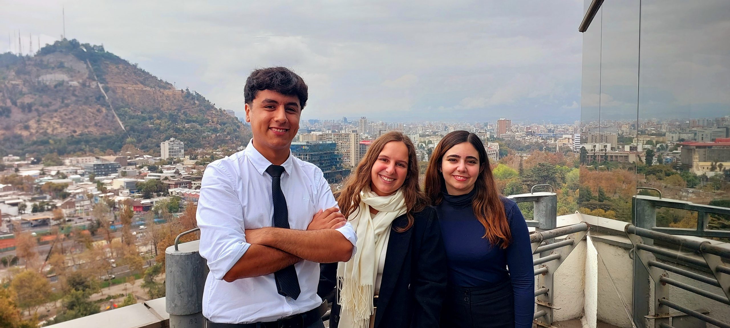 Estudiantes de la UAI, PUC y UCH realizan pasantías de otoño e invierno en el CAM Santiago