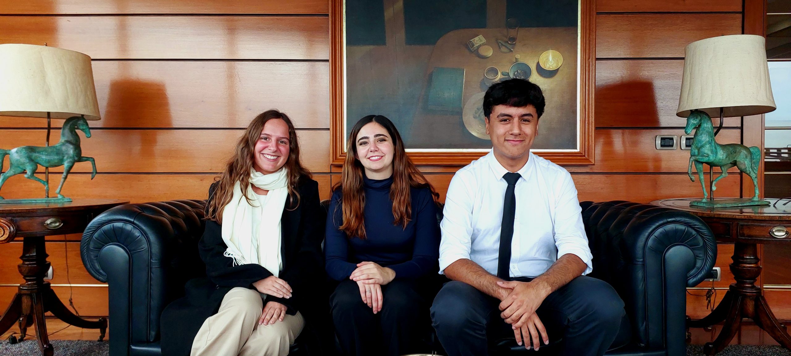 Estudiantes de la UAI, PUC y UCH realizan pasantías de otoño e invierno en el CAM Santiago