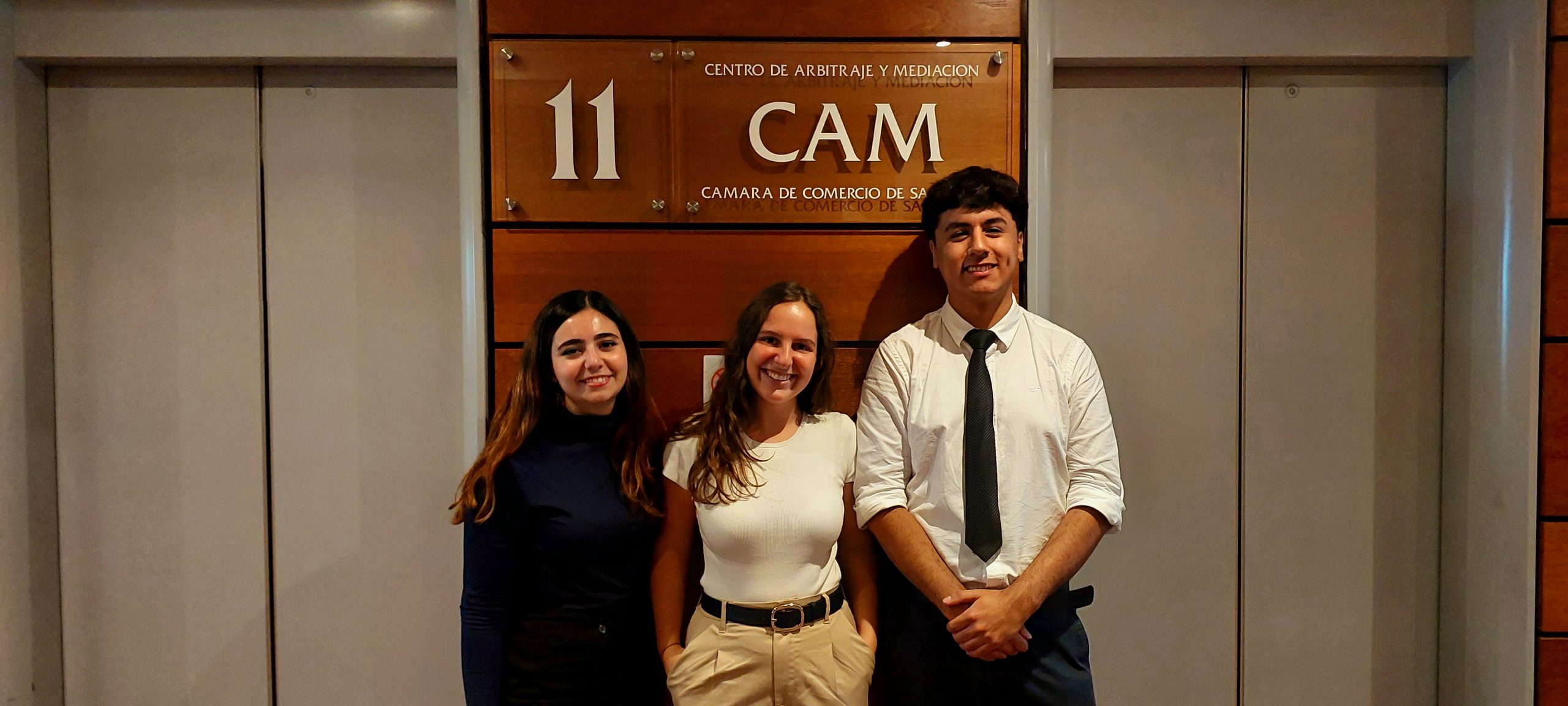 Estudiantes de la UAI, PUC y UCH realizan pasantías de otoño e invierno en el CAM Santiago