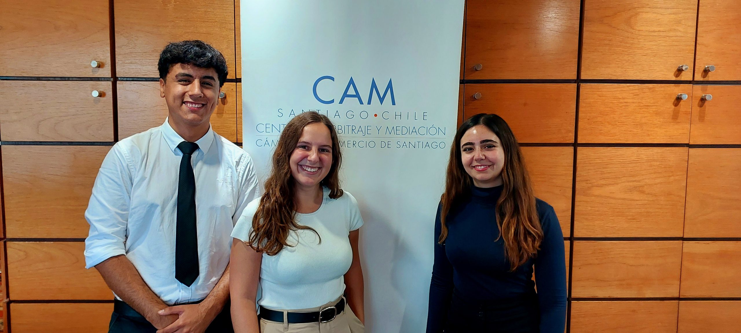 Estudiantes de la UAI, PUC y UCH realizan pasantías de otoño e invierno en el CAM Santiago