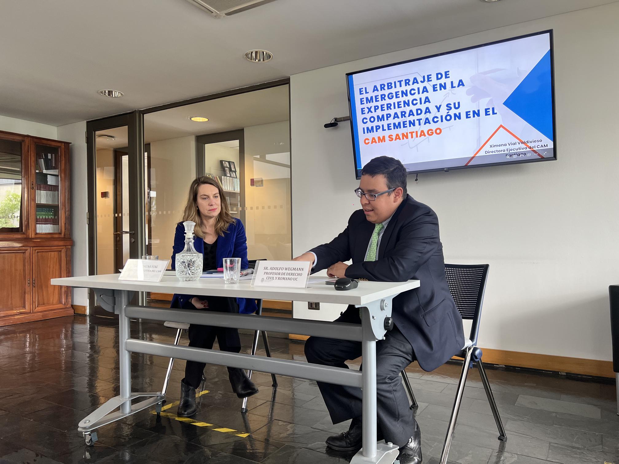 Ximena Vial participó como expositora en el Seminario de Derecho Comparado UC