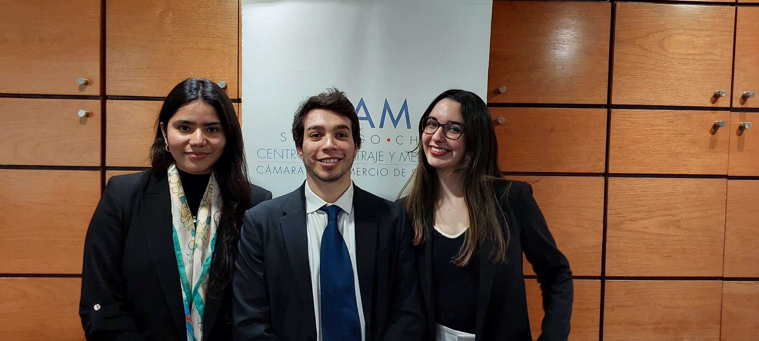 Estudiantes de la UCH, PUC y UNAB realizan pasantías de primavera en el CAM Santiago