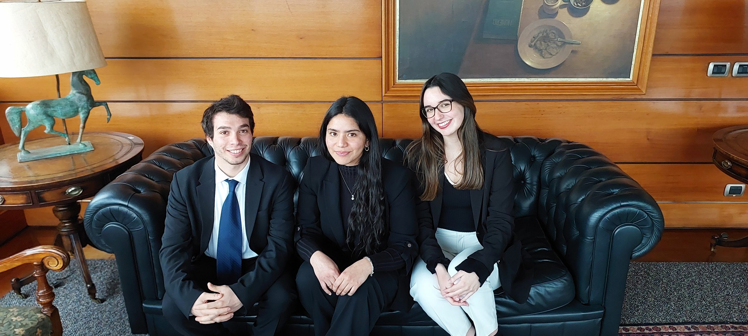 Estudiantes de la UCH, PUC y UNAB realizan pasantías de primavera en el CAM Santiago