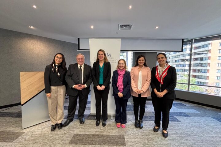 Conferencia magistral del Dr. Roque J. Caivano en el CAM Santiago