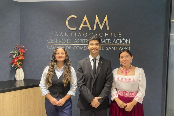 Estudiantes de la UDP, UCH y HCLA realizan pasantías de primavera en el CAM Santiago
