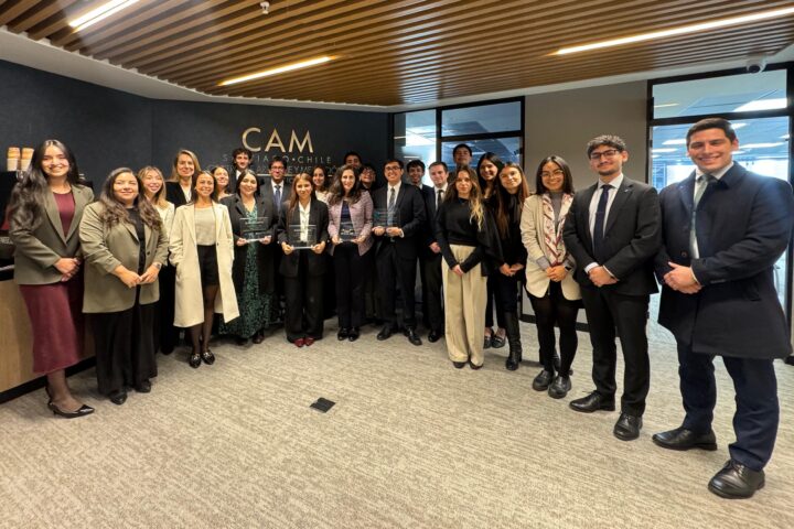 El CAM Santiago recibe a los ganadores de la XVIII Competición Internacional de Arbitraje y Derecho Mercantil (Moot Madrid)