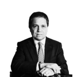 Román Reyes, Paulo