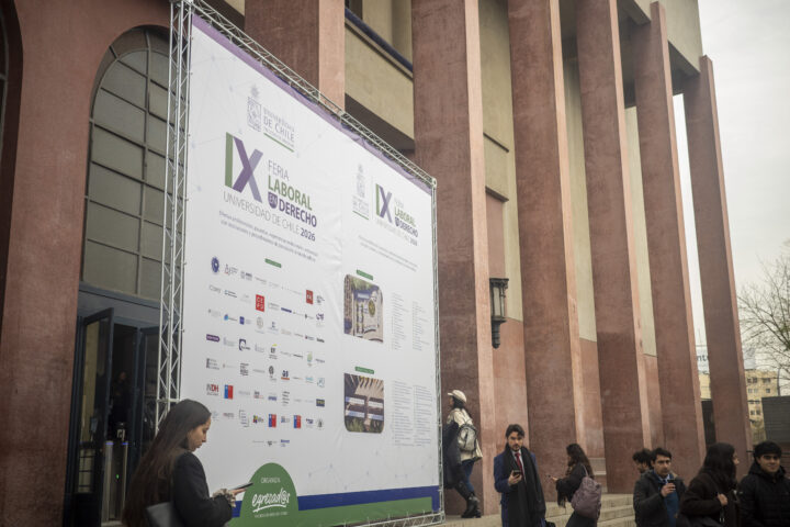 Equipo del CAM Santiago continúa su participación en Ferias Laborales