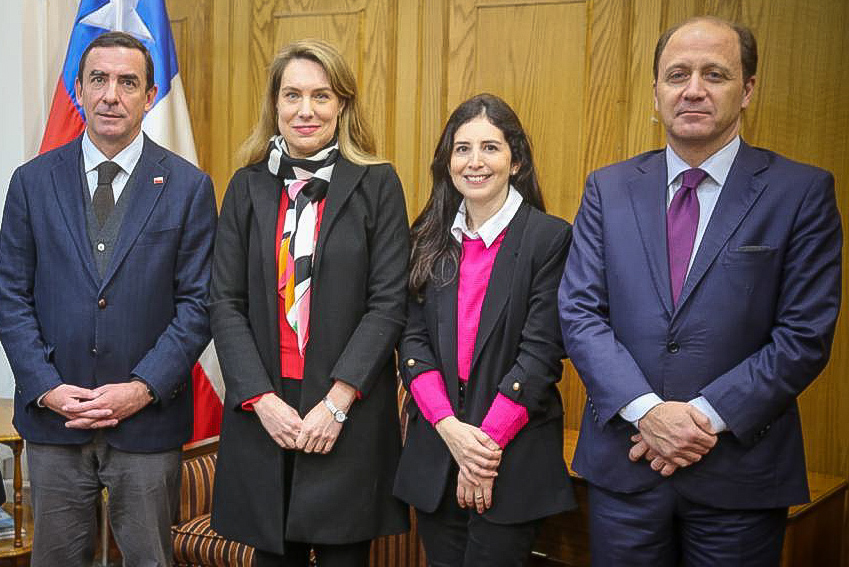 Ministro de Justicia y DD.HH. recibe al CAM Santiago para analizar Reforma Procesal Civil y Ley de Mediación Civil y Comercial