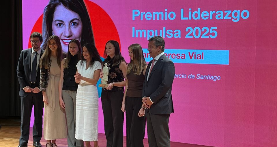 Presidenta CCS recibe el “Premio Impulsa” por su liderazgo en equidad de género