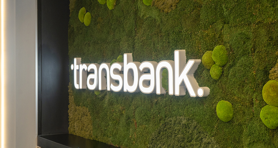 Transbank recibe dos sellos del programa HuellaChile por  su...