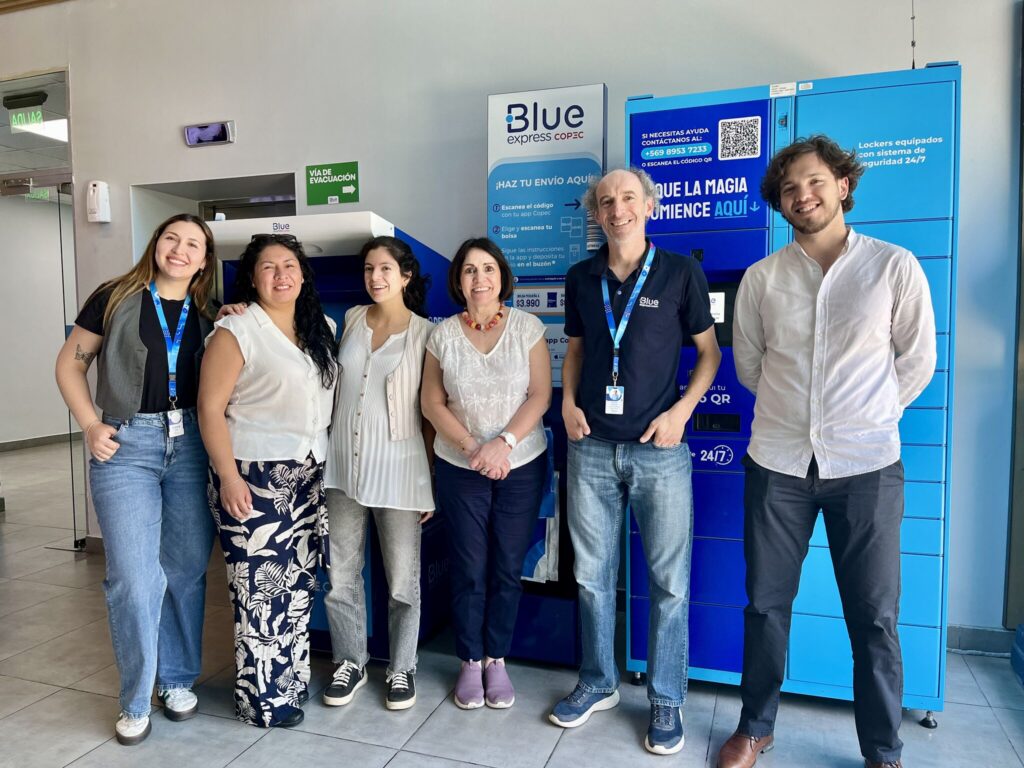 Miembros de la CCS visitan Blue Express para conocer su modelo lo...