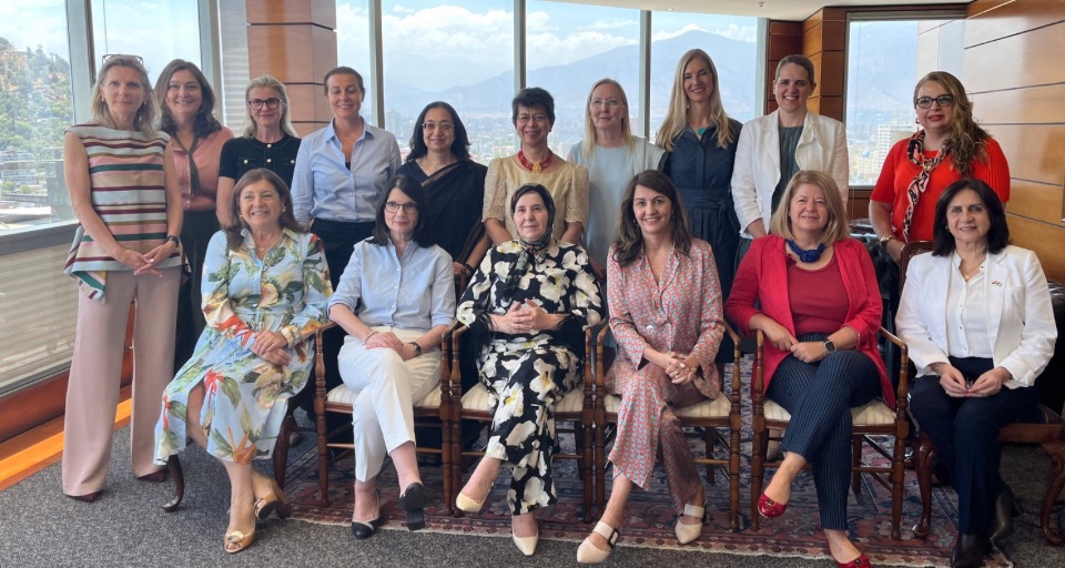 Presidenta CCS se reúne con embajadoras en Chile para fortalecer vínculos económicos y cooperación internacional