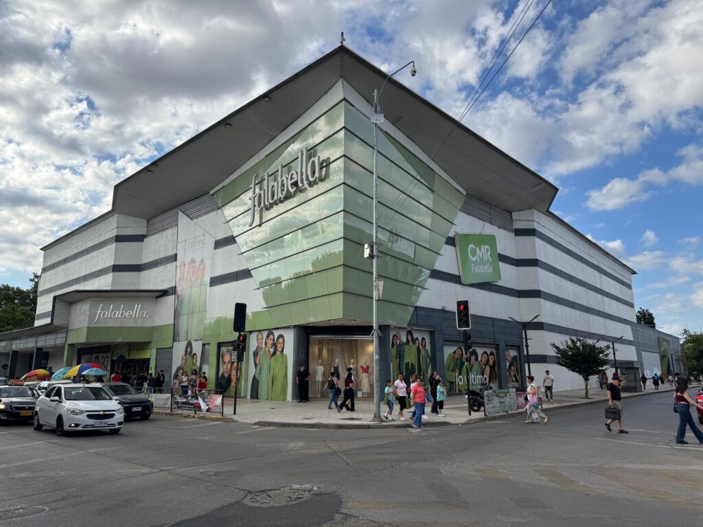 Falabella anuncia nuevas tiendas en Coyhaique, Linares y Ang...