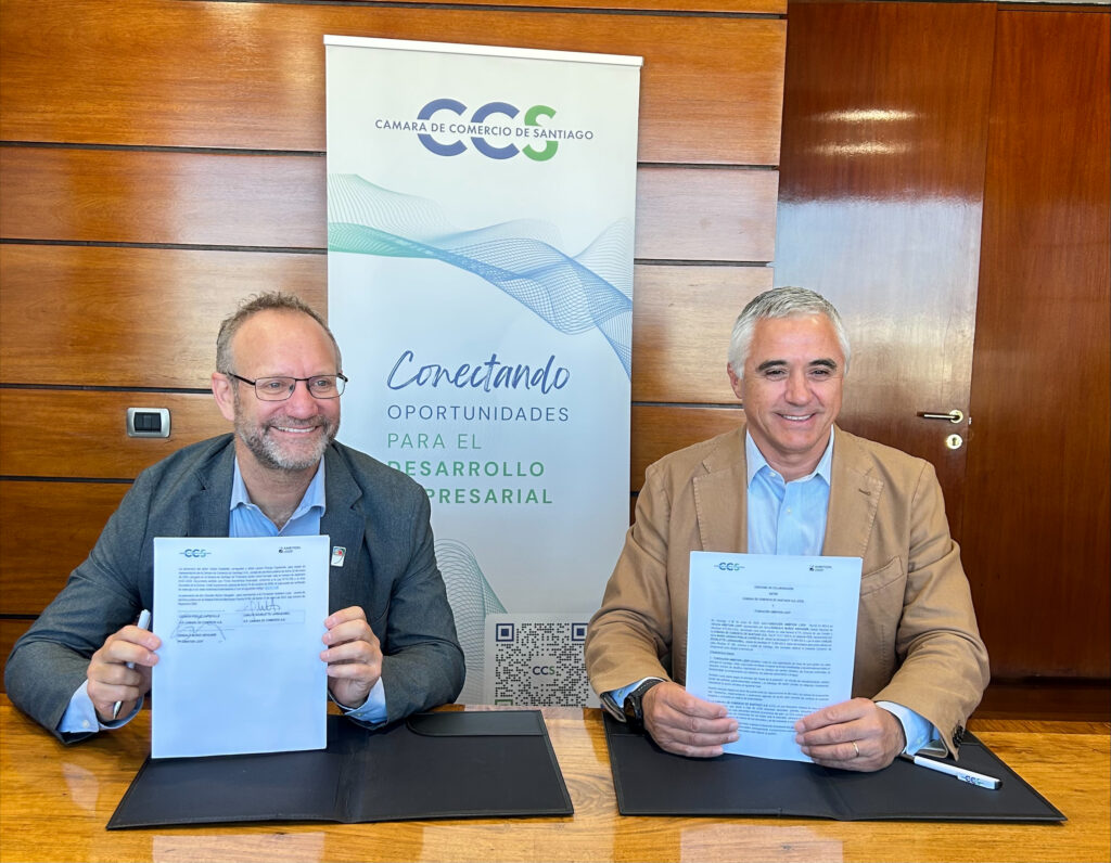 Cámara de Comercio de Santiago y Fundación Ambition Loop firman...