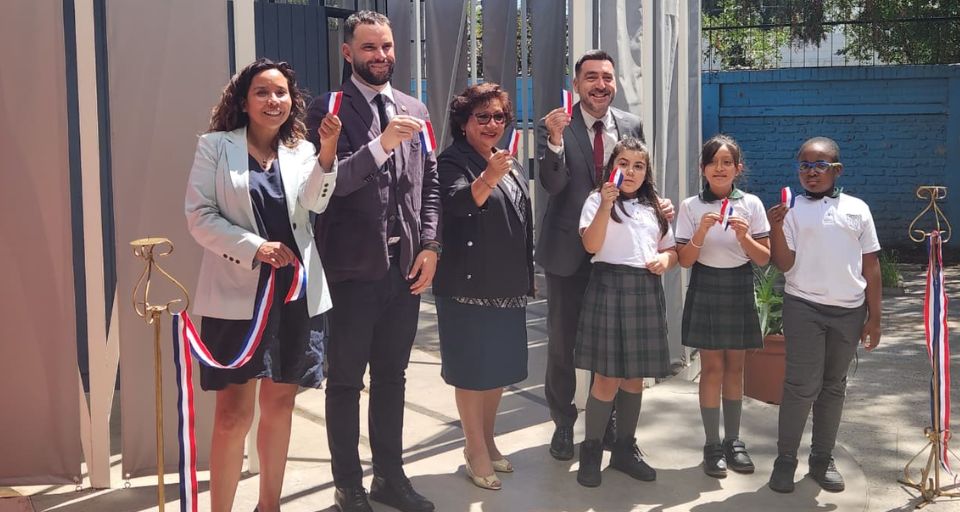 Inauguran en Maipú nueva sala de contención emocional hecha con acero verde de armas fundidas