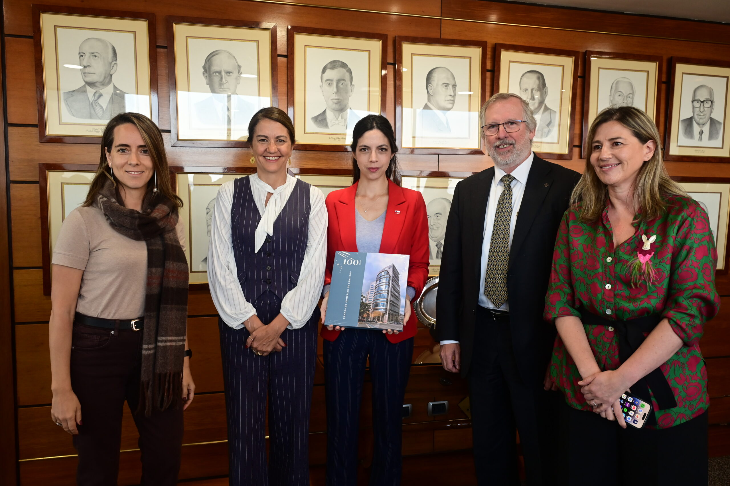 CCS aborda con ministra del Medio Ambiente agenda ambiental y gestión regulatoria