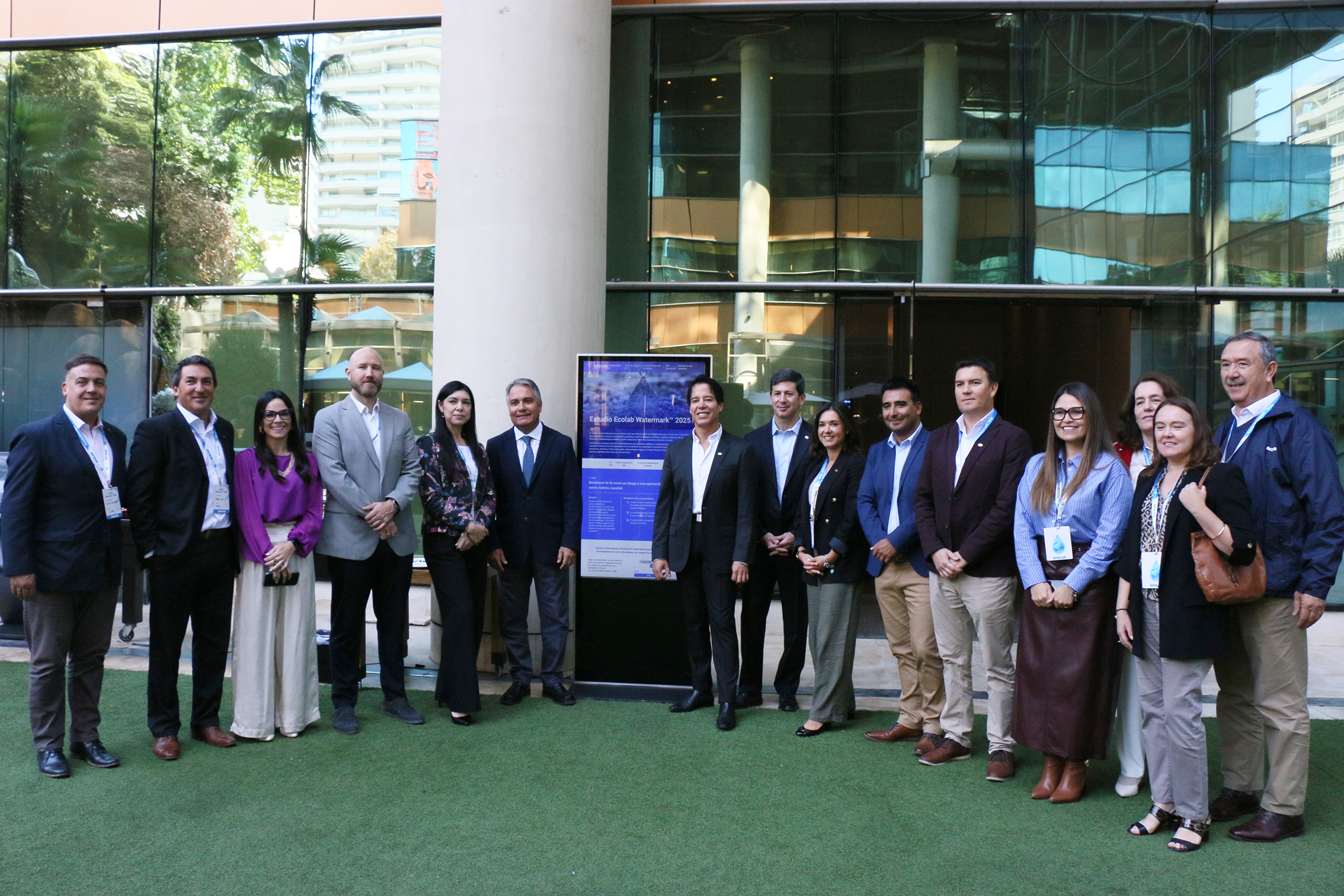 Ecolab Watermark Study 2025 revela compleja ecuación de la Inteligencia Artificial en Chile: 50% la ve como riesgo hídrico, pero 60% confía en su impacto positivo