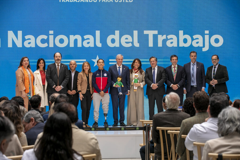 Presidente Kast encabezó conmemoración del 1 de mayo en el Hospital del Trabajador Achs Salud