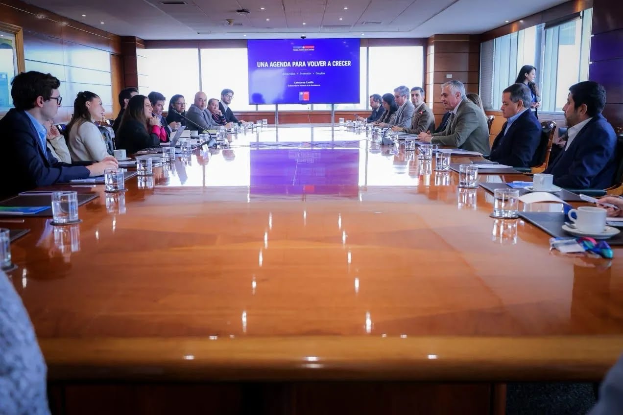 Subsecretaria de la SEGPRES detalla los ejes legislativos y de gestión del segundo semestre en encuentro con la CCS