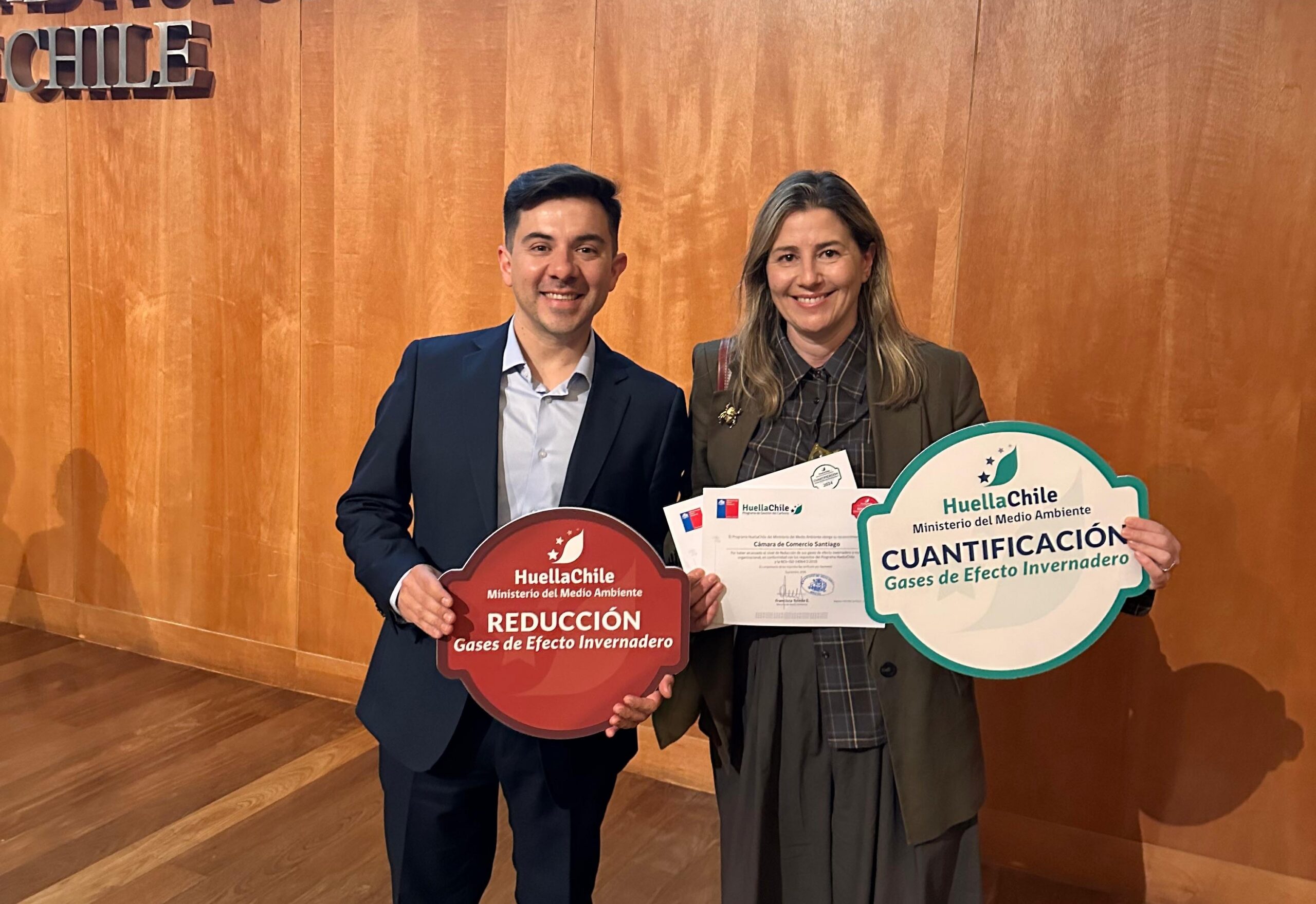 Cámara de Comercio de Santiago obtiene sellos HuellaChile de Cuantificación y Reducción por su gestión ambiental